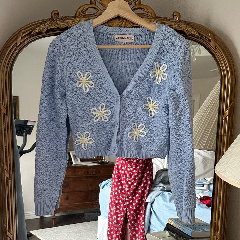 Willow & Wind size extra small cropped Daizy cardigan